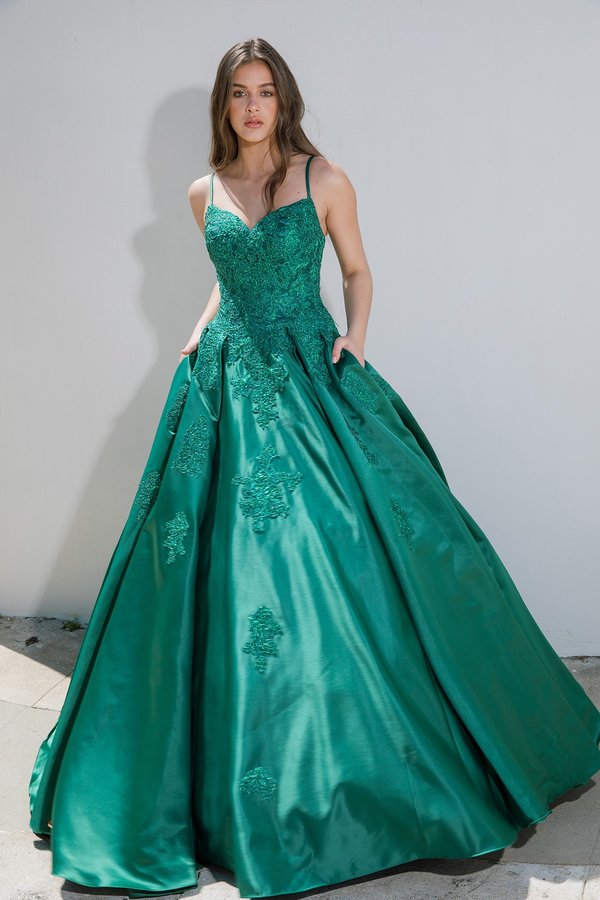 emerald green black tie dress Gotta Be You Gown Off the Shoulder Ball Gown Chic Bohemian beach look shoulder neckline frames the Size:13W(+$10)