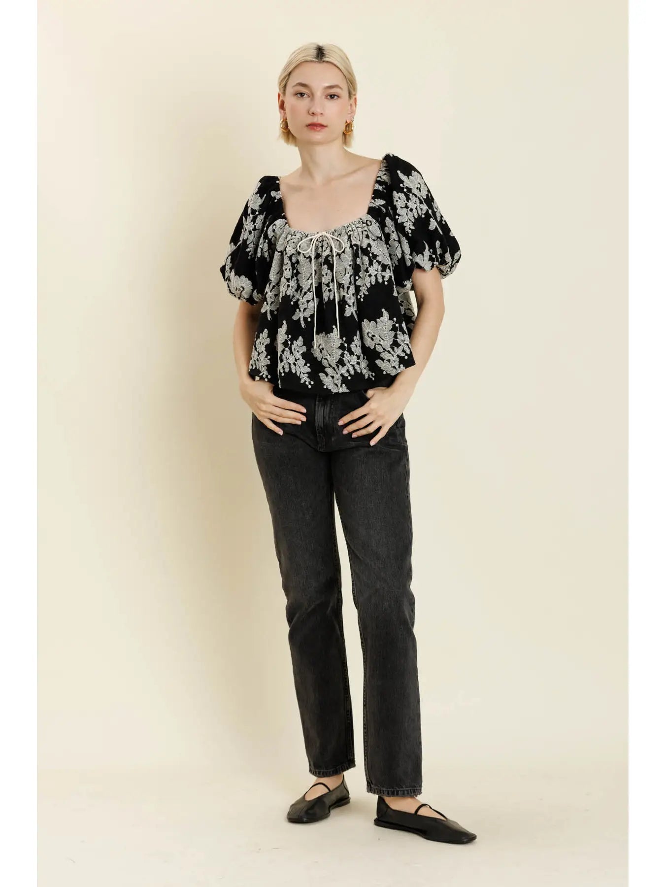 Embroidered Puff Sleeve Top