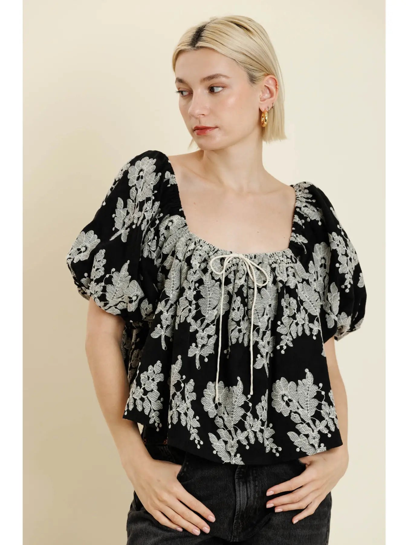 Embroidered Puff Sleeve Top