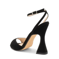 Quinn Black Heel