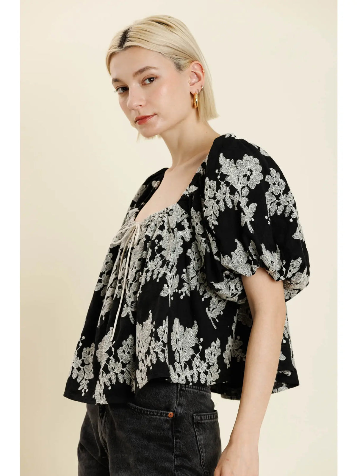 Embroidered Puff Sleeve Top